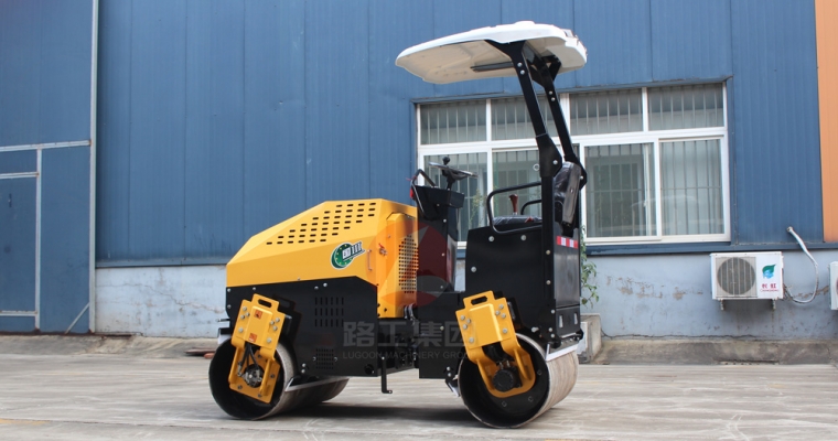 小型壓路機(jī)路面施工打滑怎么辦？